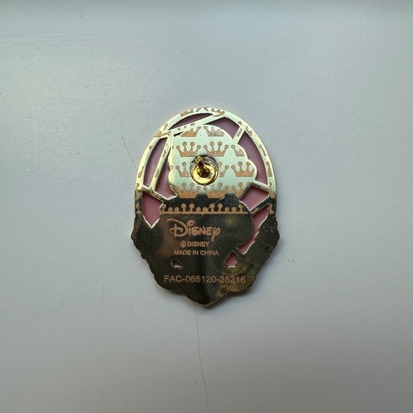 Snow White Stained Glass Princess Disney Pin - Picture 2 of 3